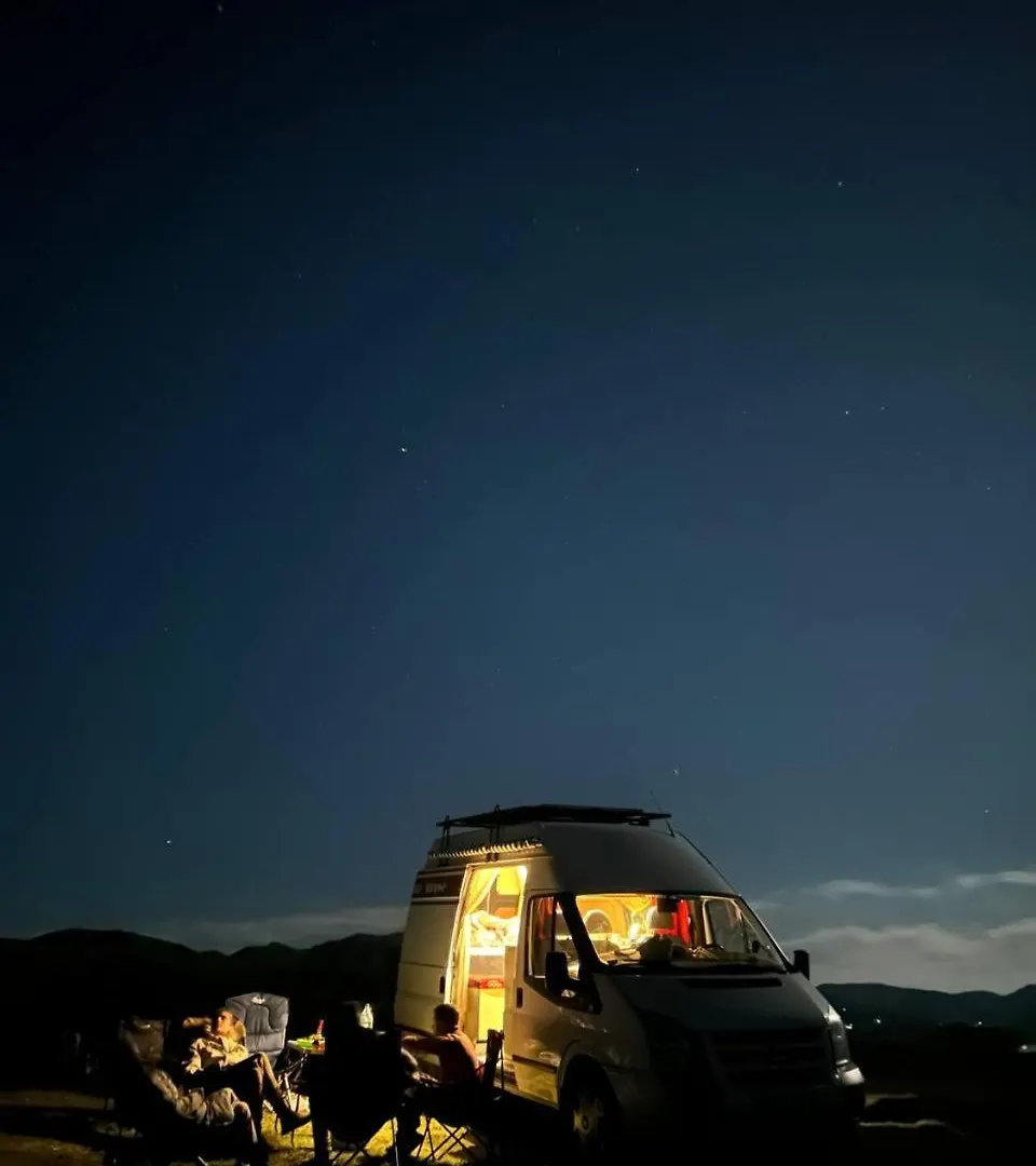 캠프장 Ford Transit Motorhome-Camper 바투미